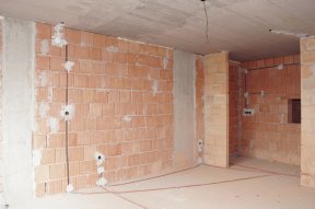 Sz�ll�tott term�kek: t�gla, szigetel�anyag, falaz�habarcs, vakolat, parketta, ragaszt�, esztrich, burkol�lapok: csempe, gresslap, padl�lap, �lv�d�k, OSB lap, stb
					
				